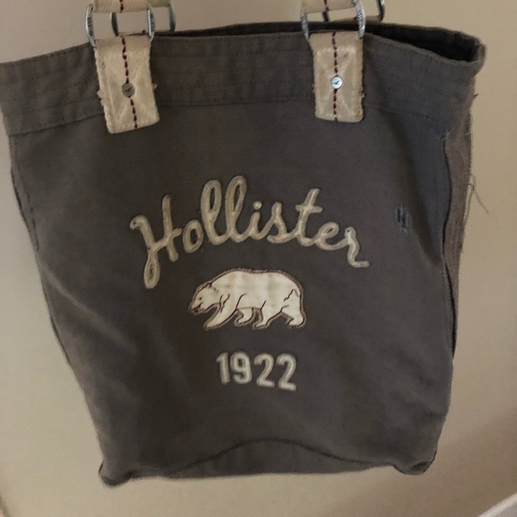 Hollister over the shoulder bag! Stylish & useful - Picture 2 of 7